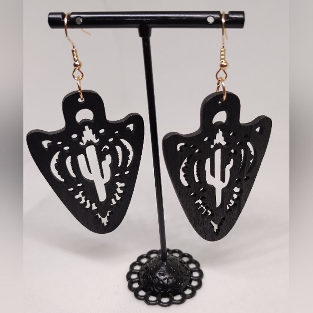 Earrings wooden French style black dangle new e63